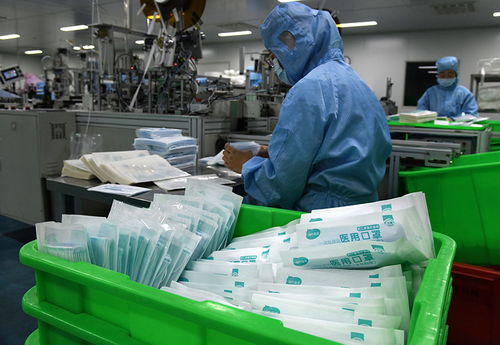 青島 口罩生產企業加班保障醫用口罩供應