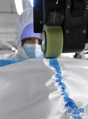 寧夏銀川:服飾企業復工轉產趕制民用隔離服